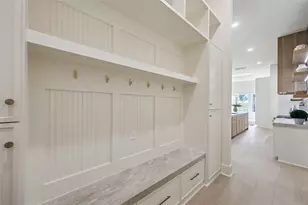 539 W 34th St, Houston, TX 77018 - Photo 2