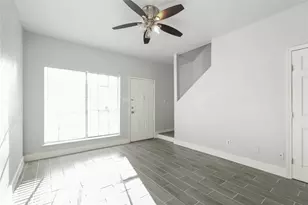 8703 Victorian Village Dr, Houston, TX 77071 - Photo 4