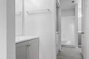 8703 Victorian Village Dr, Houston, TX 77071 - Photo 18