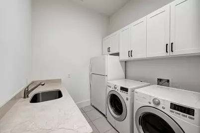 4704 Willow Street, Bellaire, TX 77401 - Photo 32