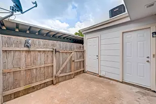 8101 Amelia Rd, Houston, TX 77055 - Photo 32