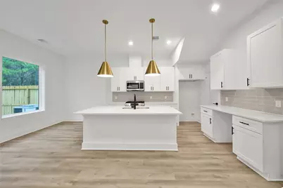 7628 Inwood Hills Lane, Houston, TX 77088 - Photo 10