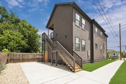801 E 32nd 1/2 Street #A B, Houston, TX 77022 - Photo 2