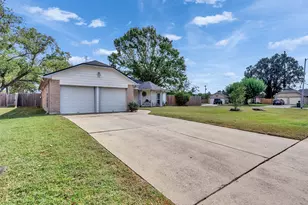 628 Meadowbriar St, League City, TX 77573 - Photo 4