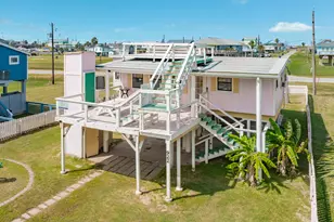 922 Seashell Dr, Surfside Beach, TX 77541 - Photo 2