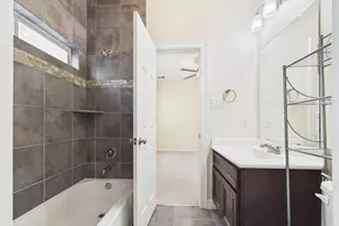 10606 Shadow Elm Ct, Houston, TX 77043 - Photo 12