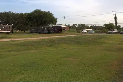 10230 Highway 6, Hitchcock, TX 77563 - Photo 14