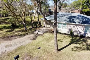 2320 29th Ave N, Texas City, TX 77590 - Photo 4