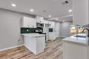 404 17th Ave N, Texas City, TX 77590 - Photo 6