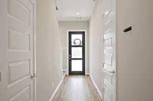 911 W 35th St, Houston, TX 77018 - Photo 4