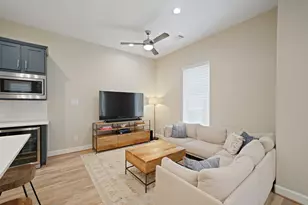 911 W 35th St, Houston, TX 77018 - Photo 10