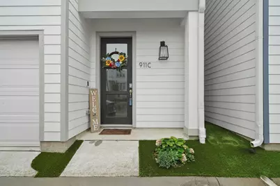 911 W 35th Street #C, Houston, TX 77018 - Photo 2