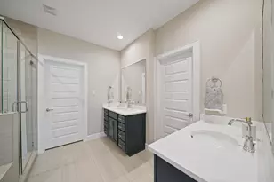 911 W 35th St, Houston, TX 77018 - Photo 26