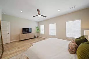 911 W 35th St, Houston, TX 77018 - Photo 24