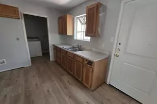 470 Trails End Dr, Cleveland, TX 77328 - Photo 6