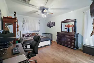 3902 Savell Dr, Baytown, TX 77521 - Photo 16