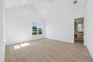 1421 E 36th St, Houston, TX 77022 - Photo 12