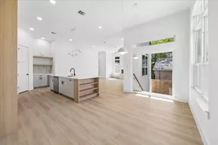 1421 E 36th St, Houston, TX 77022 - Photo 8