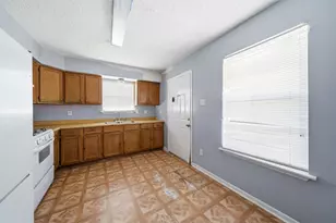 406 E 34th St, Houston, TX 77018 - Photo 4