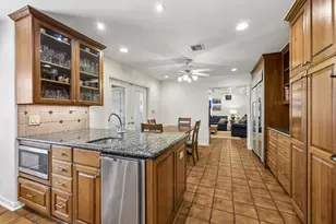922 Old Lake Rd, Houston, TX 77057 - Photo 10
