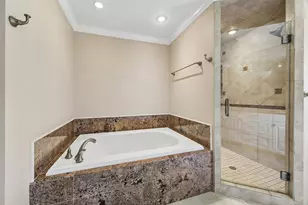 922 Old Lake Rd, Houston, TX 77057 - Photo 18