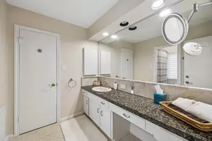 922 Old Lake Rd, Houston, TX 77057 - Photo 20