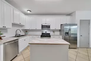 1056 Cabot Cove, Dickinson, TX 77539 - Photo 10