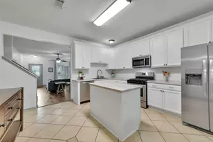 1056 Cabot Cove, Dickinson, TX 77539 - Photo 8