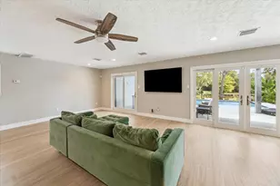 205 W Bayou Dr, Dickinson, TX 77539 - Photo 18