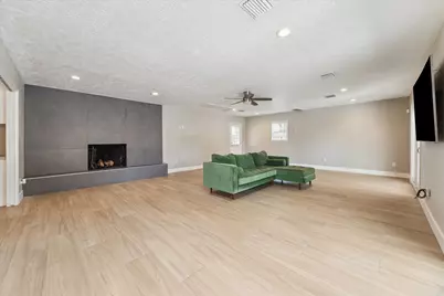 205 W Bayou Drive, Dickinson, TX 77539 - Photo 14