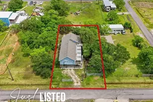 939 17th St, Dickinson, TX 77539 - Photo 1