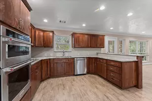 420 E Lake Dr, Livingston, TX 77351 - Photo 8