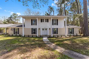 420 E Lake Dr, Livingston, TX 77351 - Photo 1