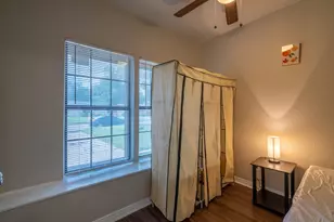 5742 Schevers St, Houston, TX 77033 - Photo 24