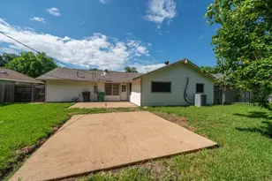 5742 Schevers St, Houston, TX 77033 - Photo 32