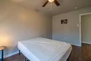 5742 Schevers St, Houston, TX 77033 - Photo 26