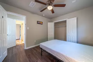 5742 Schevers St, Houston, TX 77033 - Photo 14