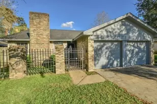 19526 Leaning Timbers Dr, Humble, TX 77346 - Photo 2