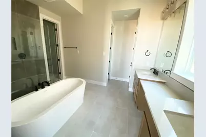 12115 Lake View Boulevard, Mont Belvieu, TX 77523 - Photo 6