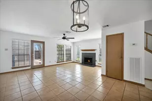 17271 Saturn Ln, Houston, TX 77058 - Photo 4