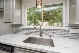 1002 Meadowlark Ln, Sugar Land, TX 77478 - Photo 12