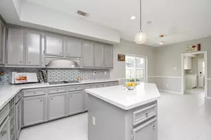 1002 Meadowlark Ln, Sugar Land, TX 77478 - Photo 6