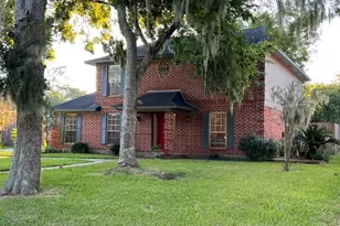 223 Wedgewood St, Lake Jackson, TX 77566 - Photo 1