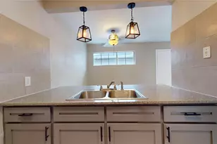 5017 Mallow St, Houston, TX 77033 - Photo 12