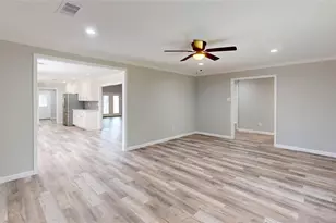 2206 Carriage Ln, La Marque, TX 77568 - Photo 4