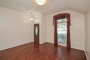 2019 Magnolia Crest Ln, Sugar Land, TX 77478 - Photo 2