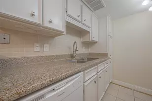 2350 Bering Dr, Houston, TX 77057 - Photo 14