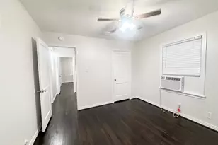 832 S Anderson St, Angleton, TX 77515 - Photo 16
