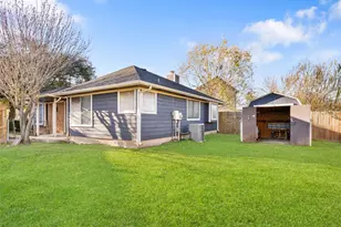 75 Avocado Ct, Lake Jackson, TX 77566 - Photo 8