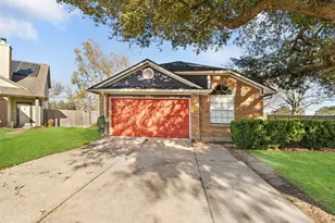 75 Avocado Ct, Lake Jackson, TX 77566 - Photo 2